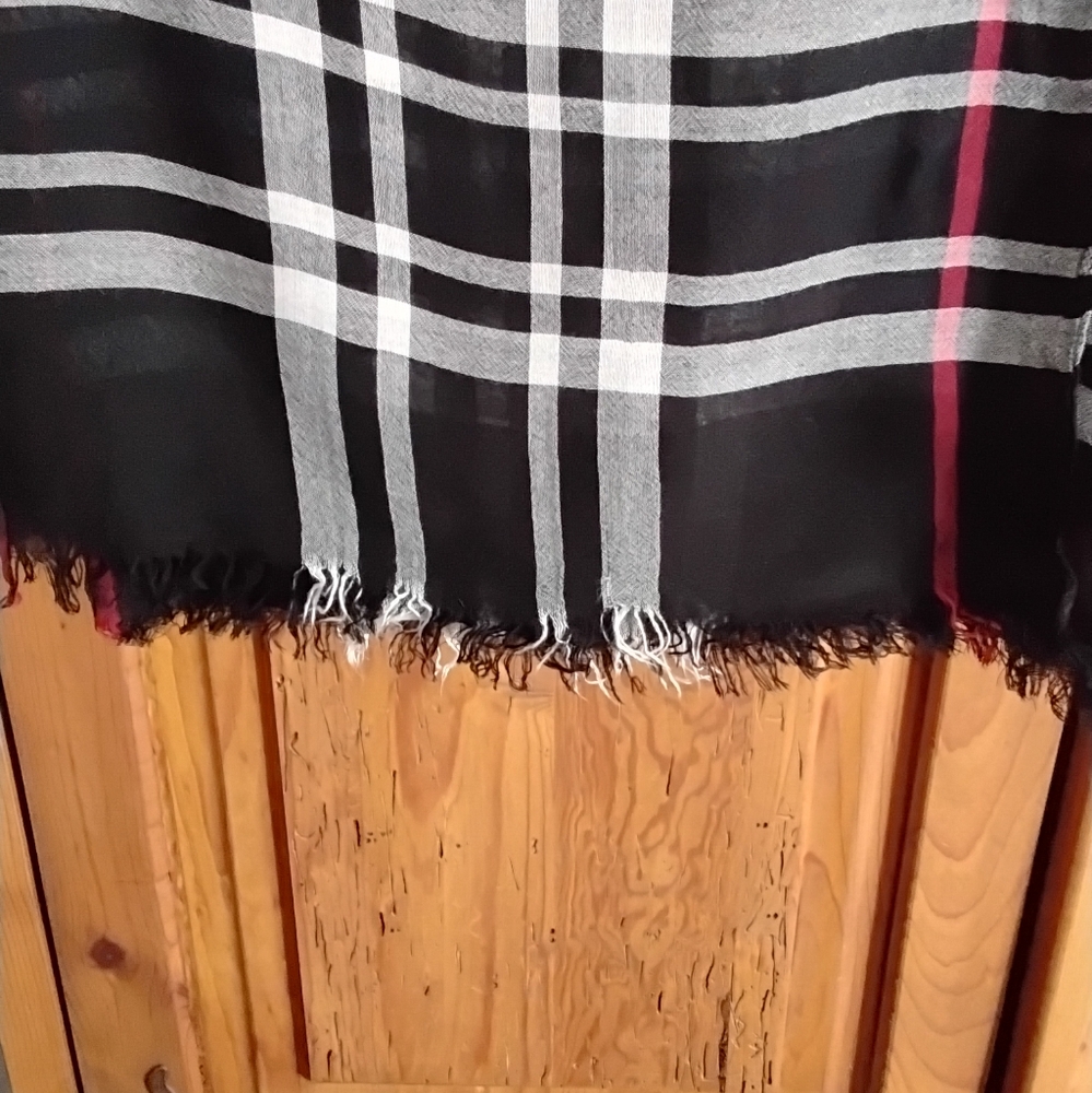 FAUX BURBERRY SCARF - Picture 5 of 7